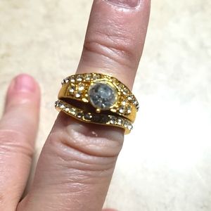 Beautiful Gold-plated Cubic Zirconia Woman's Ring (Size 7)